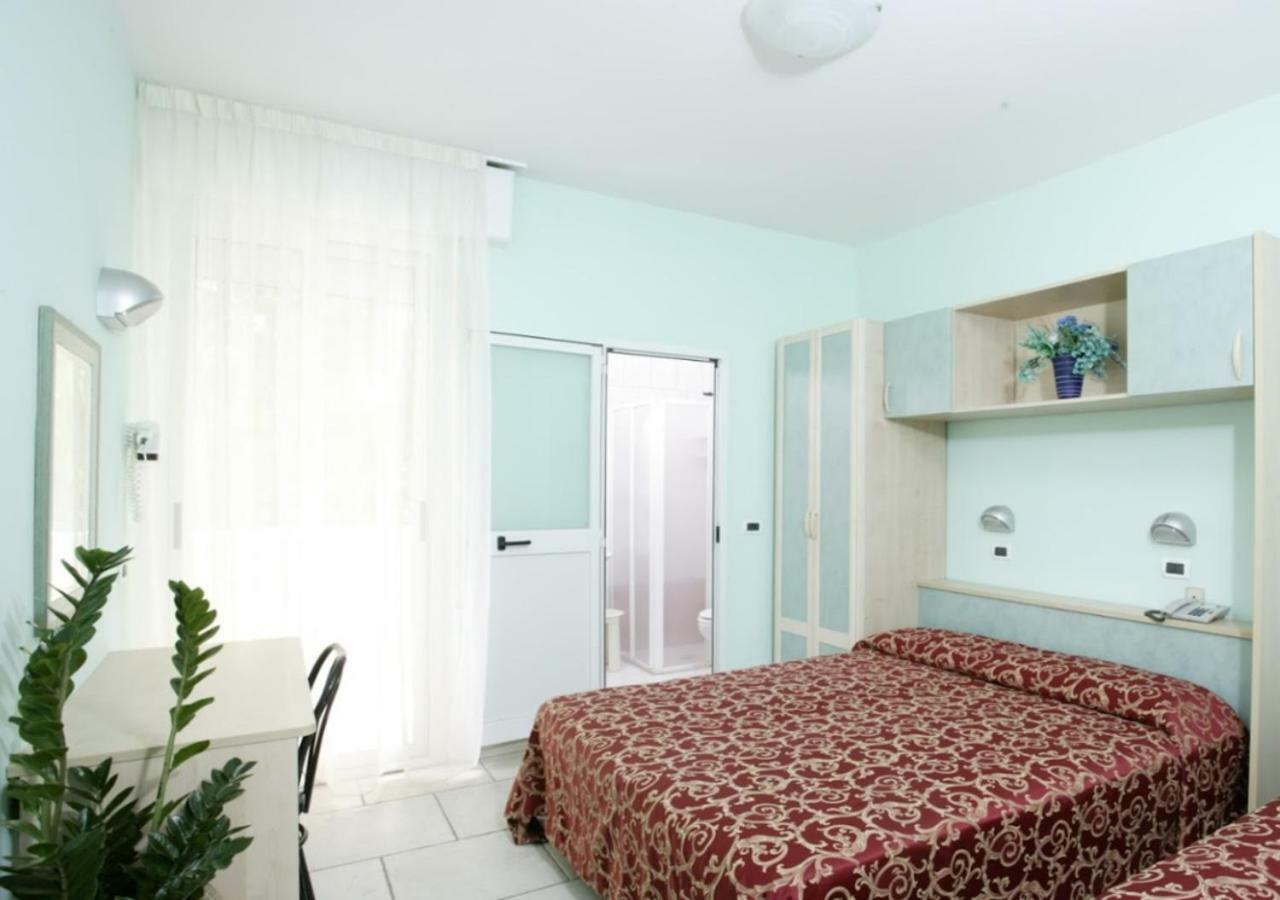 Hotel Le Lune Гаттео-а-Маре Экстерьер фото